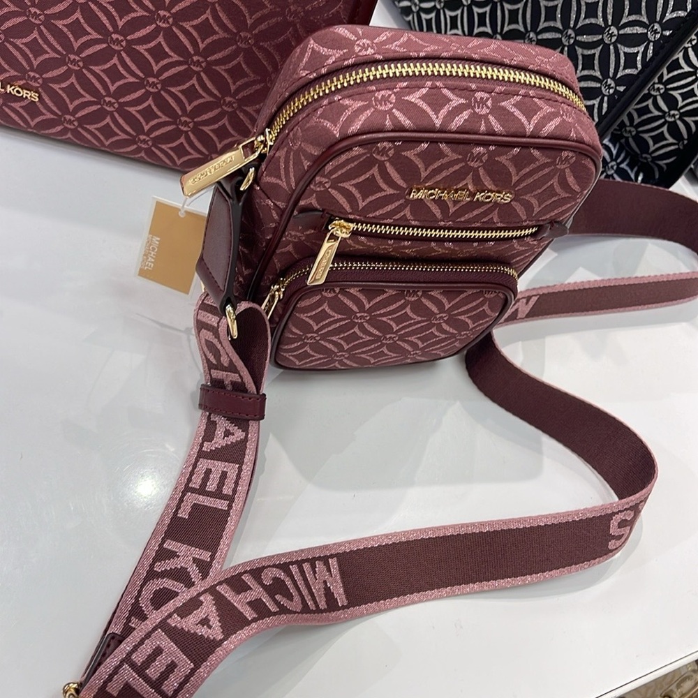 Michael Kors Jet Set Medium Signature Logo Crossbody Bag
Oxblood Multi Jacquard - Picture 13 of 16